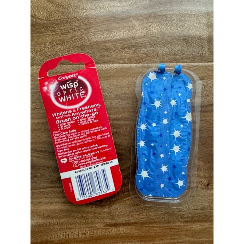 Colgate Wisp Coolmint Brushes New in Package- 4 total brushes - Picture 2 of 3